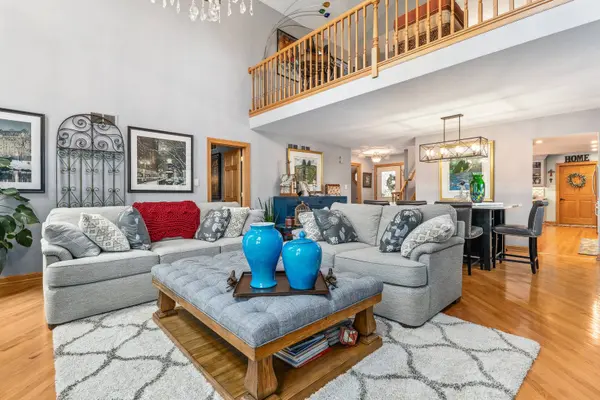 9129 Del Prado Drive, Palos Hills, IL 60465