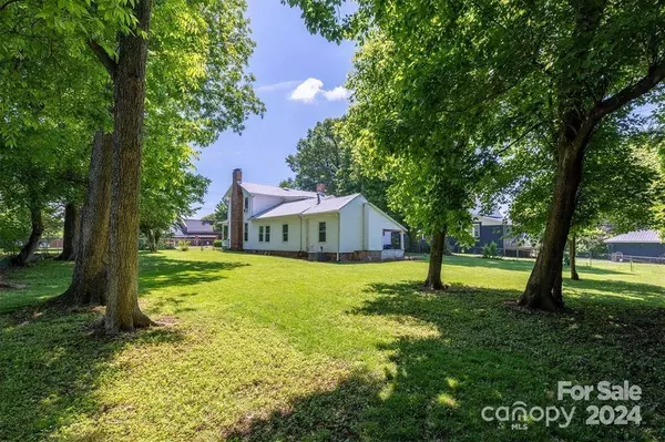 710 N Main AVE, Newton, NC 28658