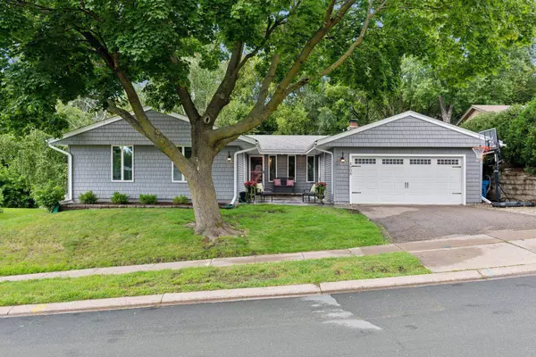 4908 Heritage Hills DR, Bloomington, MN 55437