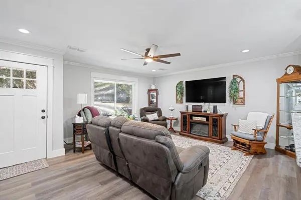 101 N Prairie Street, Pilot Point, TX 76258