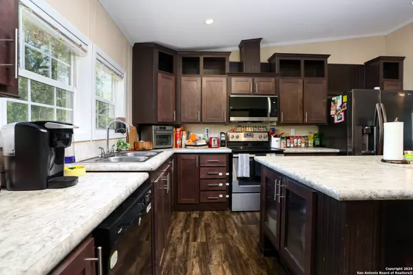 125 Hidden Meadows, Poteet, TX 78065