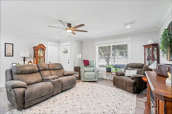 101 N Prairie Street, Pilot Point, TX 76258