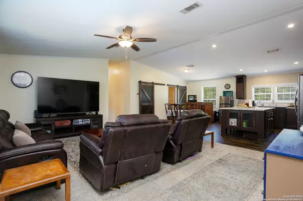 125 Hidden Meadows, Poteet, TX 78065