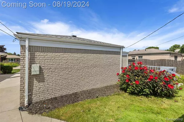 27742 BELANGER Street, Roseville, MI 48066