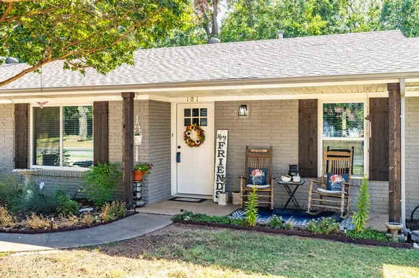 101 N Prairie Street, Pilot Point, TX 76258