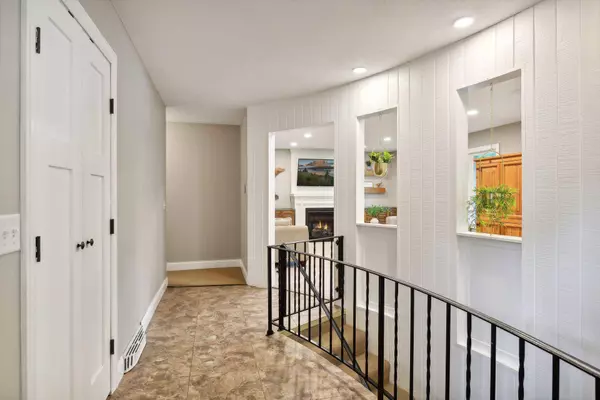 4908 Heritage Hills DR, Bloomington, MN 55437