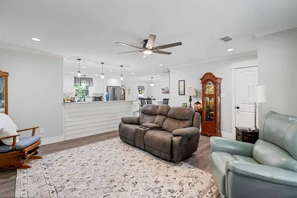 101 N Prairie Street, Pilot Point, TX 76258