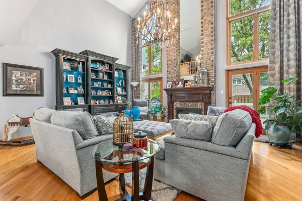 9129 Del Prado DR, Palos Hills, IL 60465