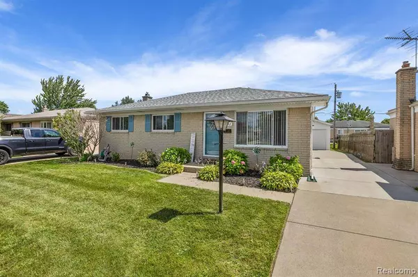 27742 BELANGER Street, Roseville, MI 48066