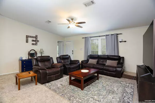 125 Hidden Meadows, Poteet, TX 78065