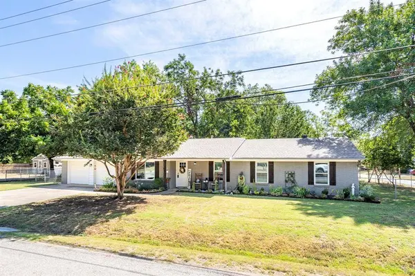 101 N Prairie Street, Pilot Point, TX 76258