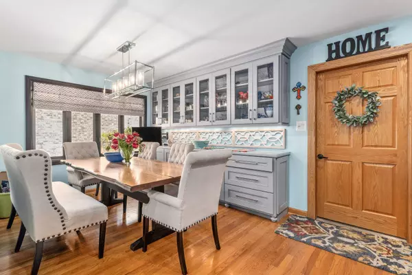 9129 Del Prado Drive, Palos Hills, IL 60465