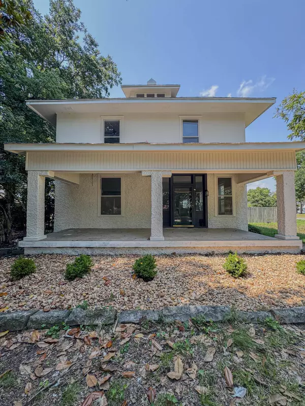 304 SW 3rd, Walnut Ridge, AR 72476