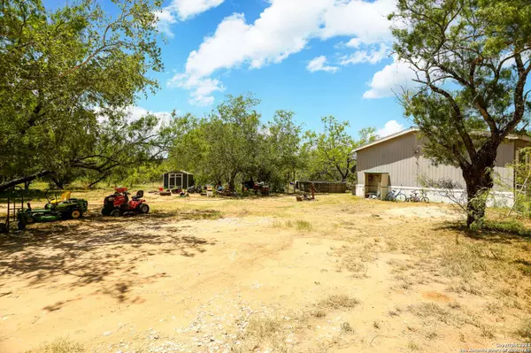 125 Hidden Meadows, Poteet, TX 78065