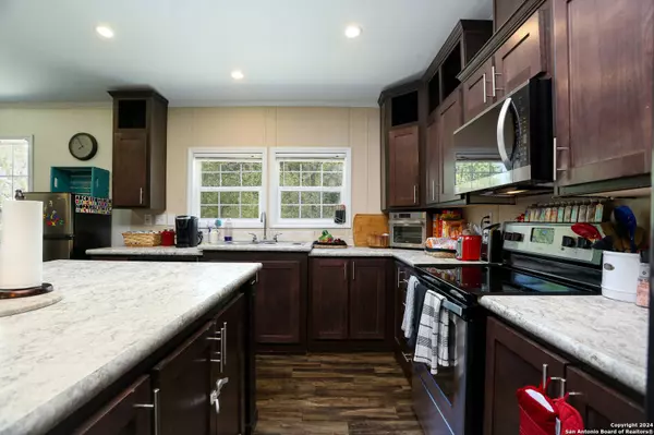 125 Hidden Meadows, Poteet, TX 78065