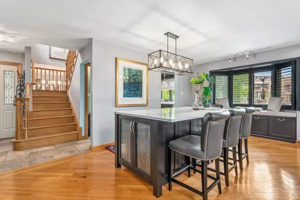 9129 Del Prado DR, Palos Hills, IL 60465