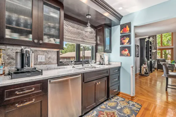 9129 Del Prado DR, Palos Hills, IL 60465