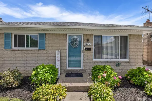 27742 BELANGER Street, Roseville, MI 48066