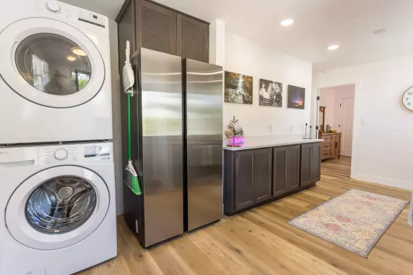 228 W 10th St, Casper, WY 82601-3710