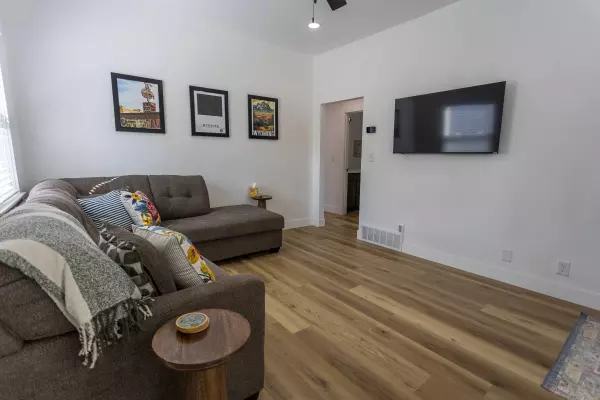 228 W 10th St, Casper, WY 82601-3710