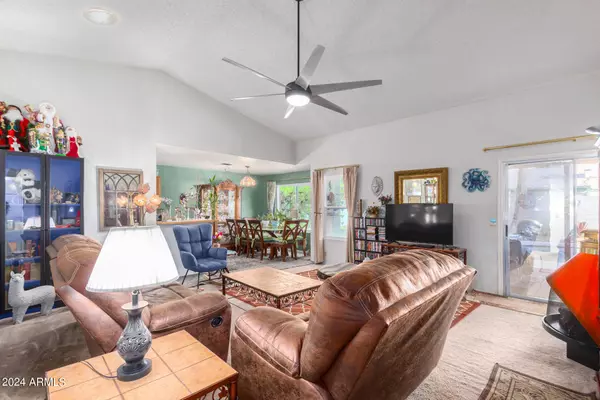 124 W MICHELLE Drive, Phoenix, AZ 85023