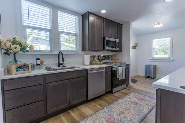 228 W 10th St, Casper, WY 82601-3710