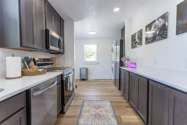 228 W 10th St, Casper, WY 82601-3710