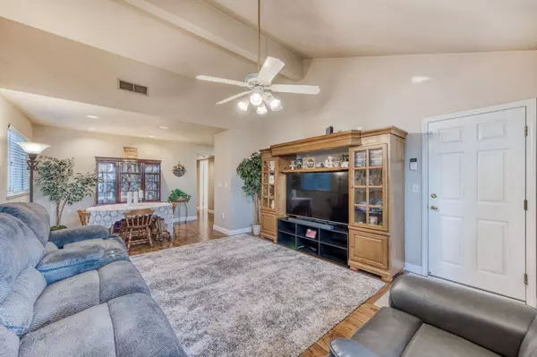 5758 W Vartikian Avenue, Fresno, CA 93722