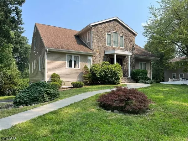 5 Astor Pl, Waldwick Boro, NJ 07463