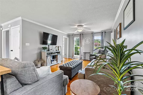 2730 24th Street CT NE, Hickory, NC 28601