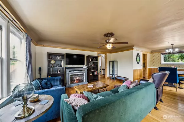 919 21st ST SE, Puyallup, WA 98372