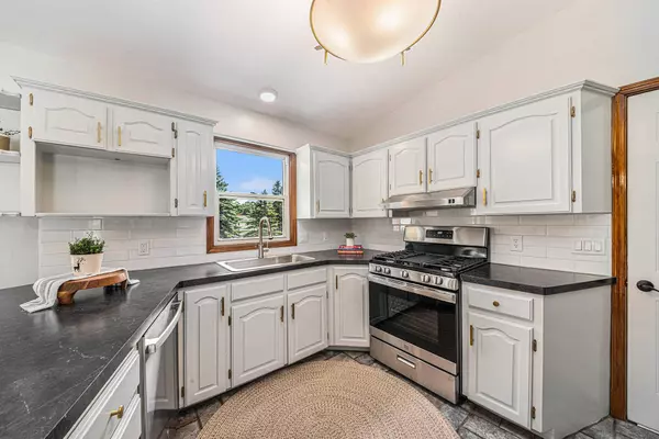 1424 Hollow Ridge NE Drive, Rockford, MI 49341