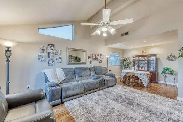 5758 W Vartikian Avenue, Fresno, CA 93722