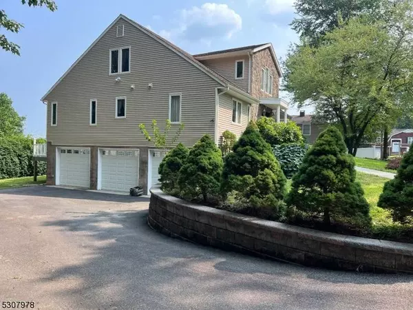 5 Astor Pl, Waldwick Boro, NJ 07463