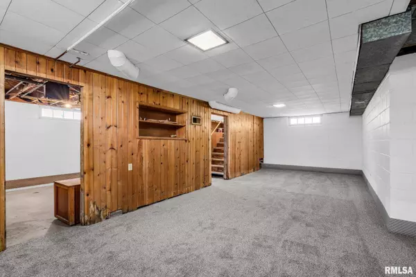 123 N THORNWOOD AVE, Davenport, IA 52802