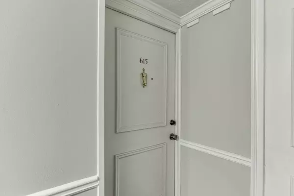 2965 Pharr Court South NW #615, Atlanta, GA 30305-2133