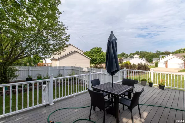 4008 RALEIGH AVE, Bettendorf, IA 52722