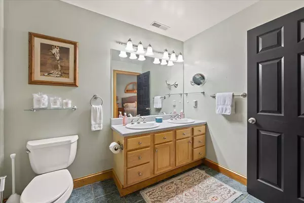 94 East Manchester RD, Manchester, VT 05253