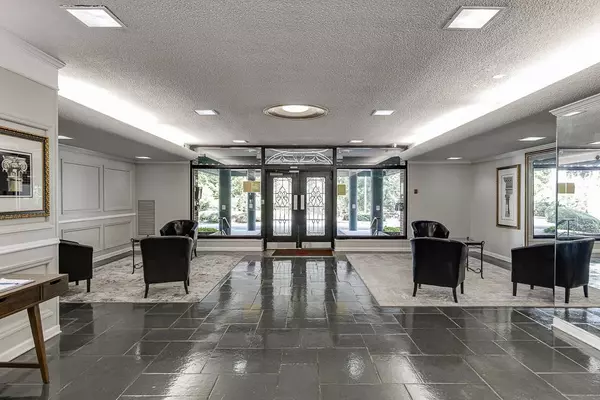 2965 Pharr Court South NW #118, Atlanta, GA 30305-2133