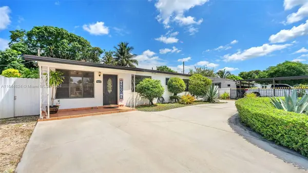 921 Curtiss Dr, Opa-locka, FL 33054