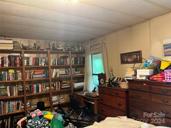 1146 Peak RD, Creston, NC 28615