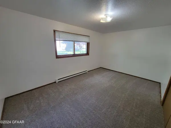 2705 18TH ST S, Grand Forks, ND 58201