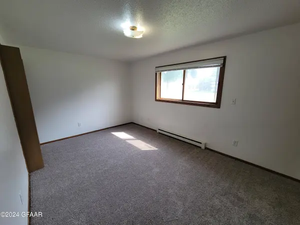 2705 18TH ST S, Grand Forks, ND 58201