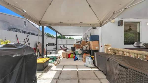 921 Curtiss Dr, Opa-locka, FL 33054