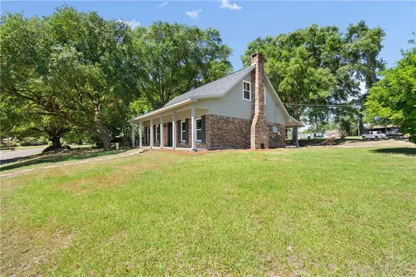 8310 Twin Lakes DR, Mobile, AL 36695