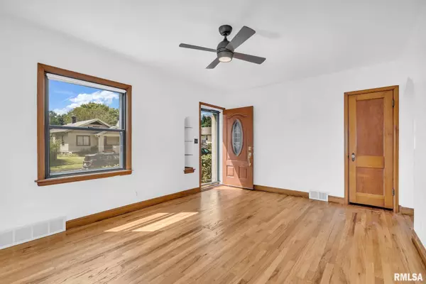 123 N THORNWOOD AVE, Davenport, IA 52802