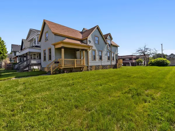 2550 N Vel R Phillips Ave, Milwaukee, WI 53212