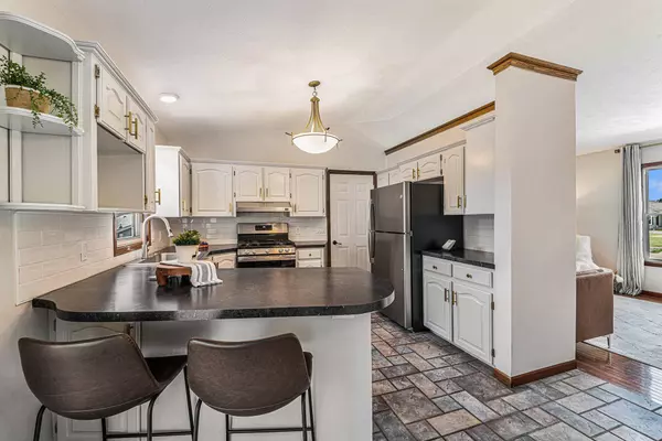 1424 Hollow Ridge NE Drive, Rockford, MI 49341