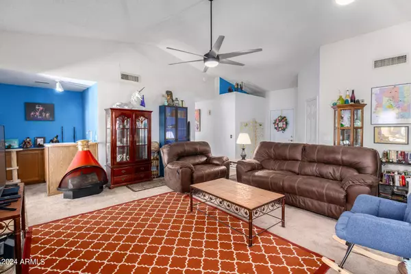 124 W MICHELLE Drive, Phoenix, AZ 85023