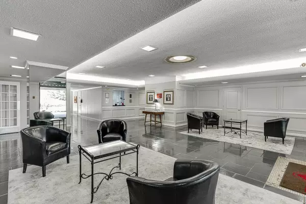 2965 Pharr Court South NW #118, Atlanta, GA 30305-2133